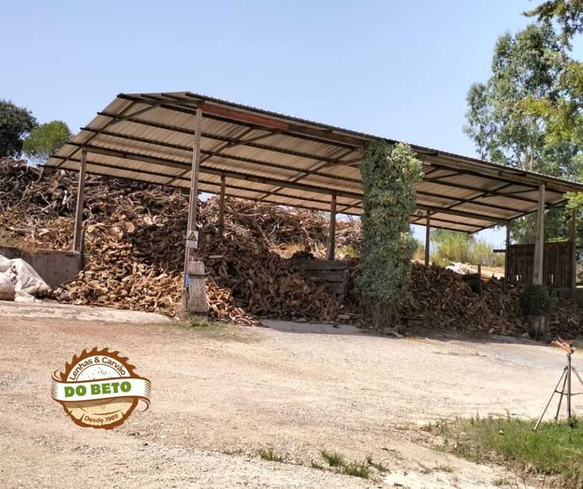 Lenha seca para lareira, recuperador e salamandra