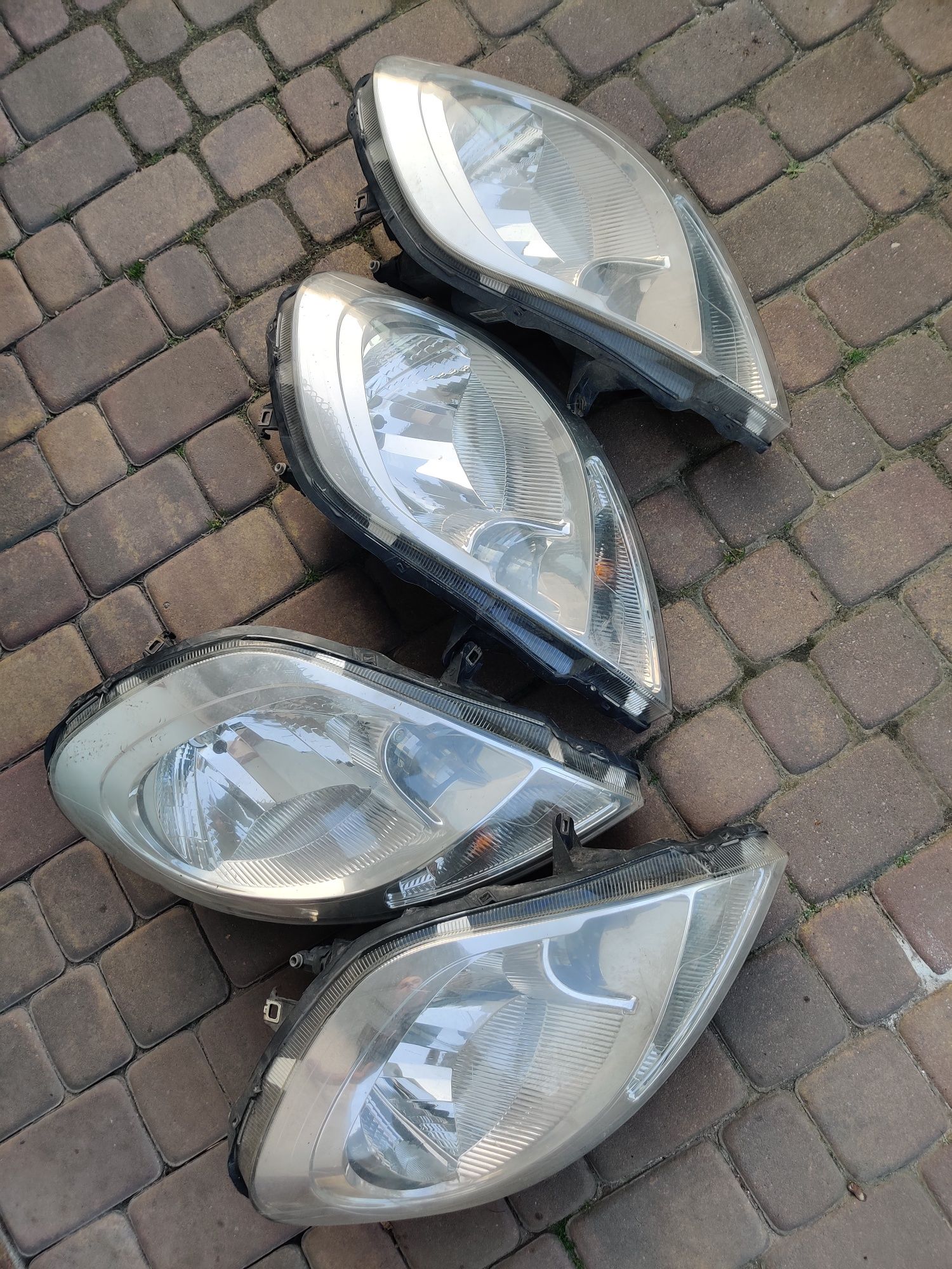 Lampy przód przednie Renault Trafic II lift Opel Vivaro 08r