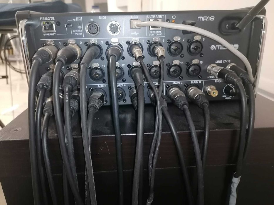 Mesa de som digital Midas MR18