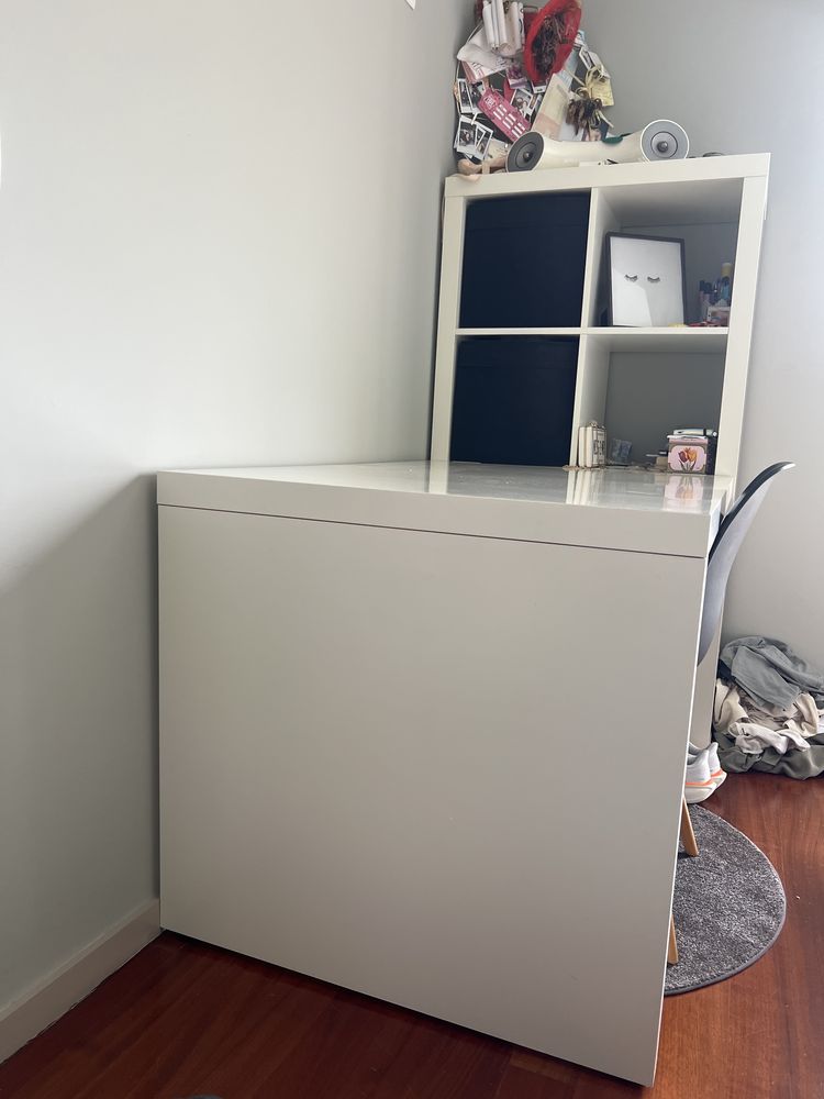 Secretaria com estante