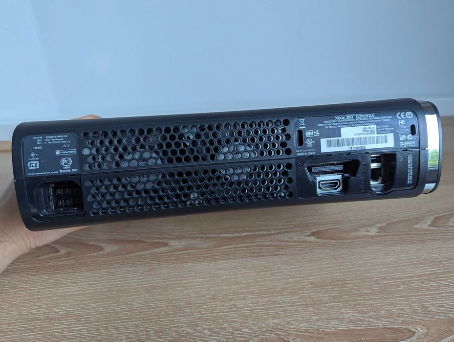 Xbox 360 Elite 120 ГБ з іграми і джойстиком