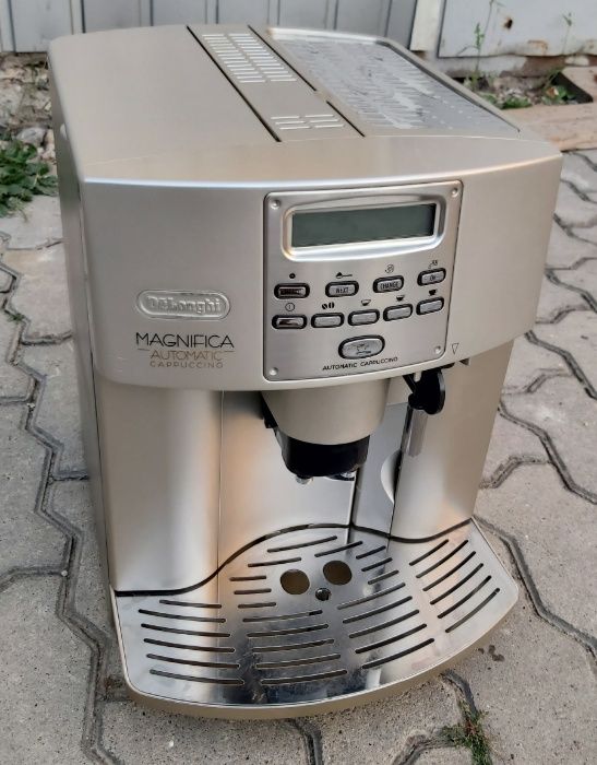 Кофемашина кофеварка Делонджи Delonghi Magnifica ESAM 3500 б/у