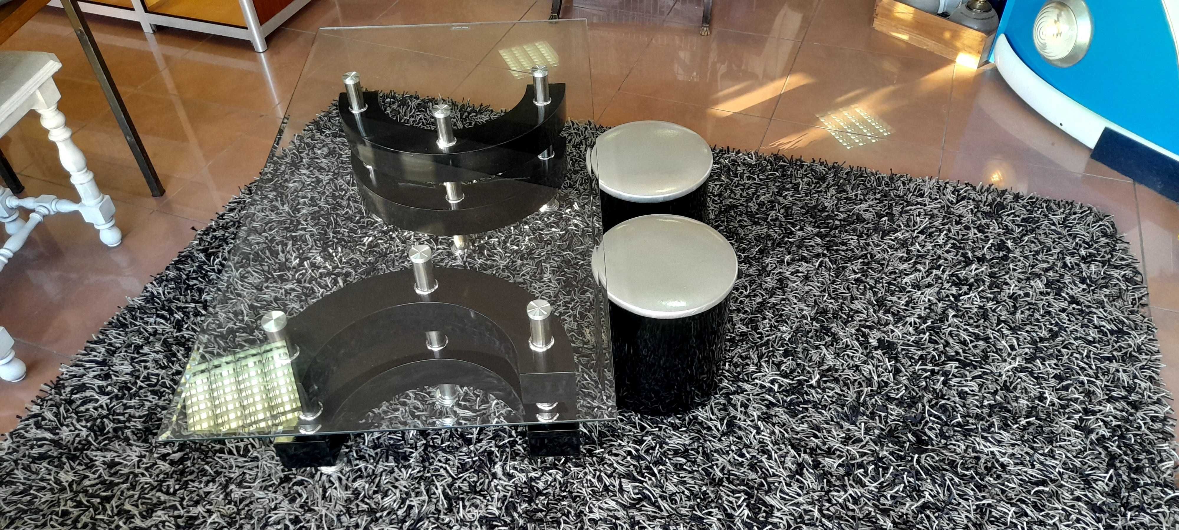 Mesa de centro moderna com 2 puffs