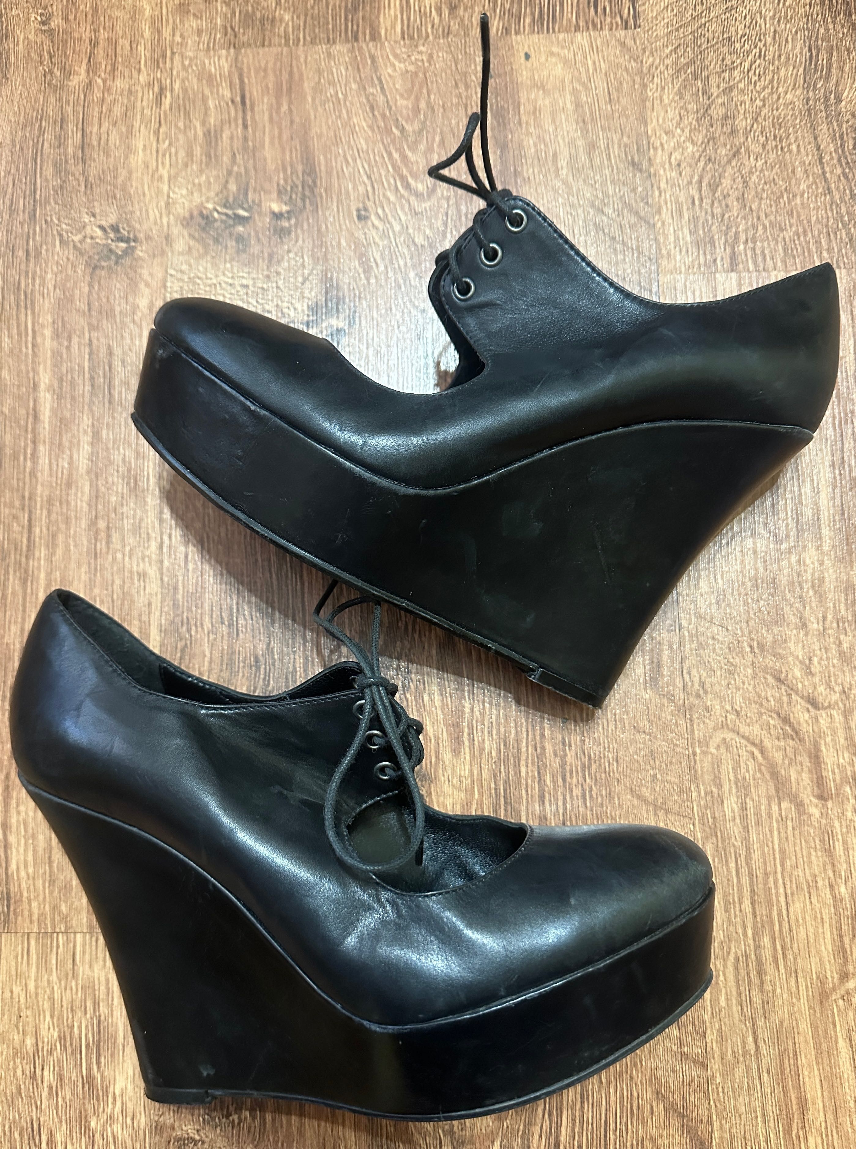 Czarne buty Simple 37 koturna wysoki obcas awangarda gothic wiązane
