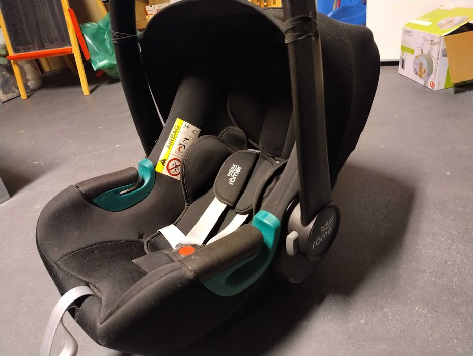 Fotelik Britax Romer baby-safe 3 i-size razem z adapterami do wozka