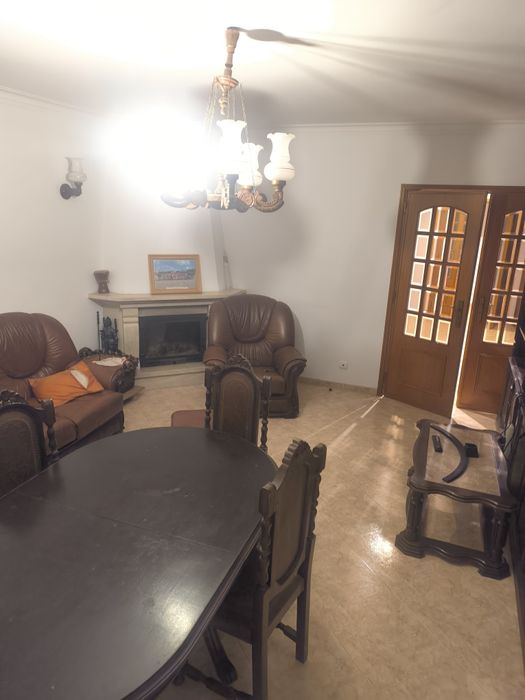 Alugo  2 quartos  amadora