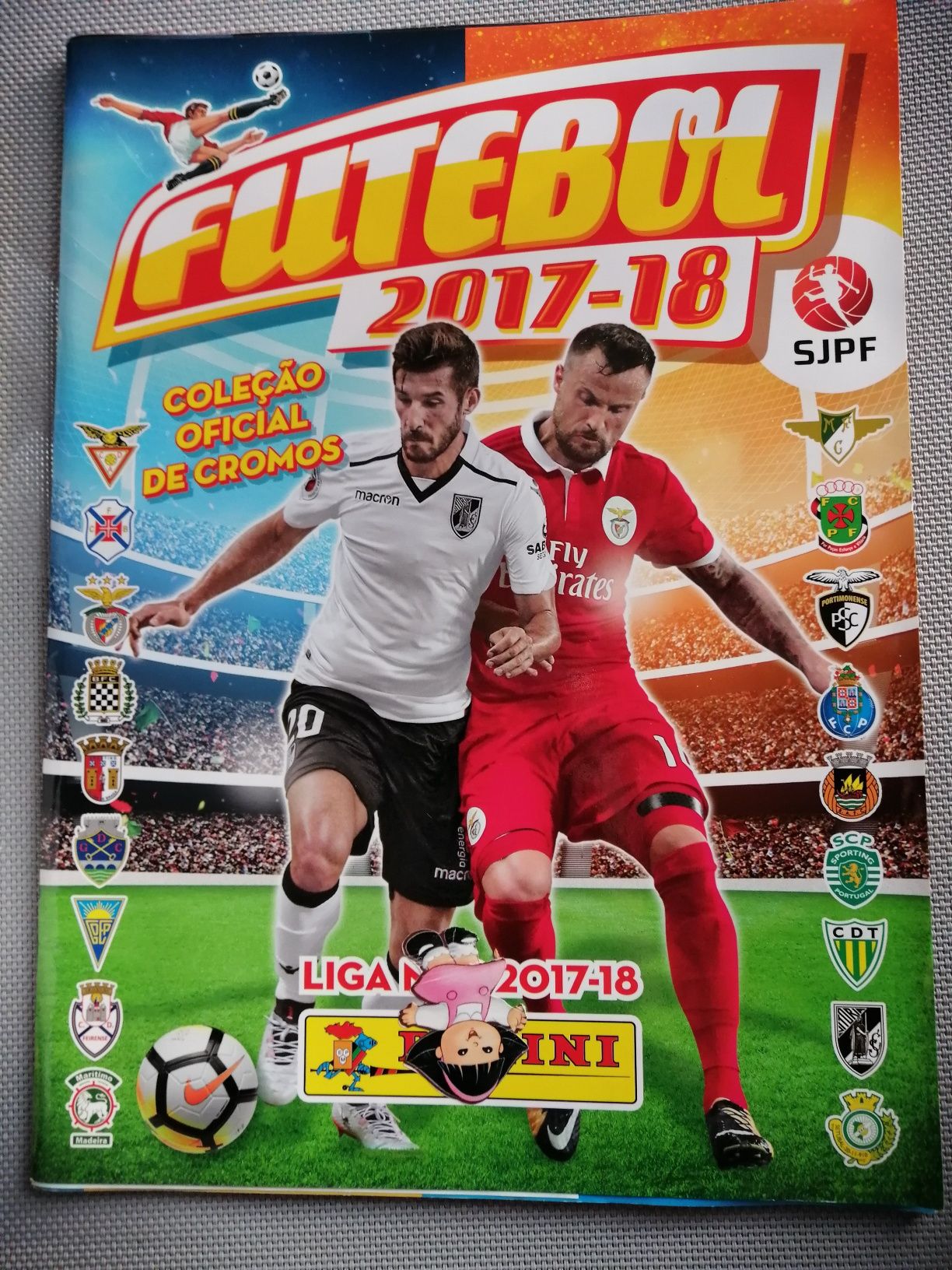 Vendo cadernetas e cromos de futebol coleção