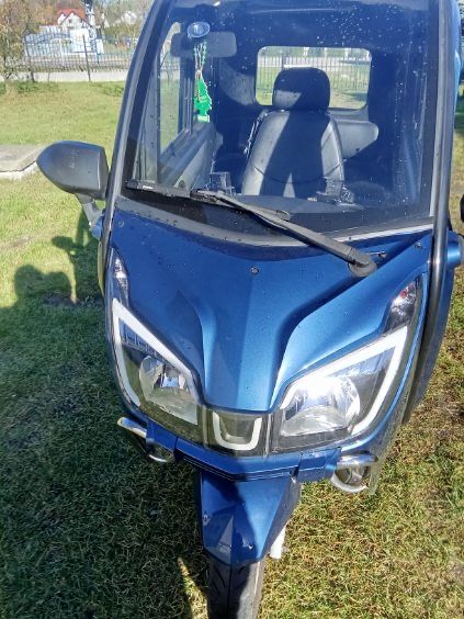 Auto na dowod skuter kabinowy