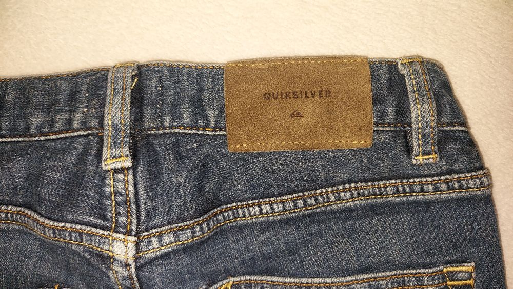 Calções de ganga Quiksikver 12 anos
Novos