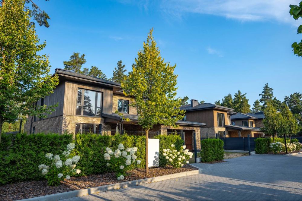 Якісний будинок 206 м2 в закритому котеджному містечку. 10 соток