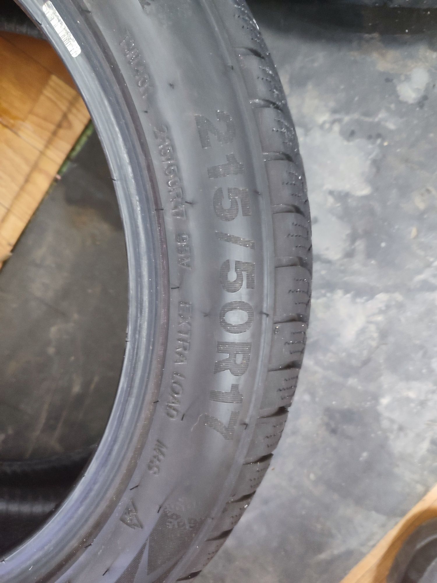 Продам зимню ризину 215 50r17 майже нова