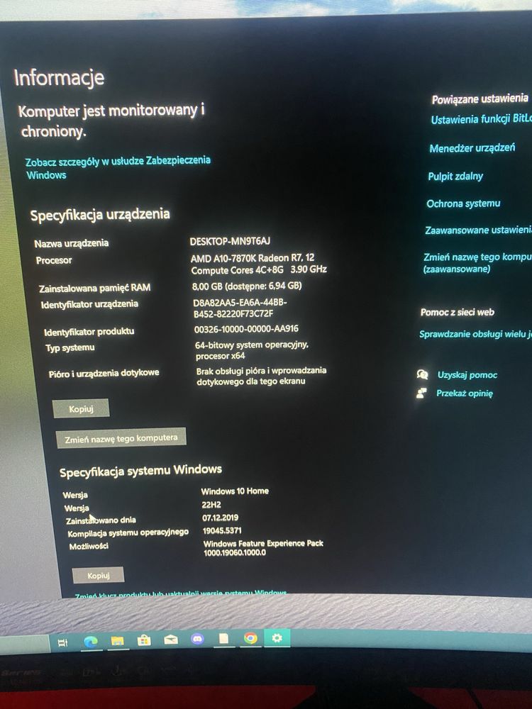 Komputer z monitorem