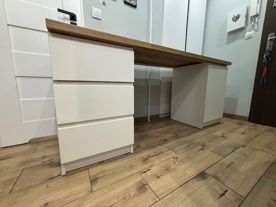 Biurko z szafką i szufladami – eleganckie, funkcjonalne