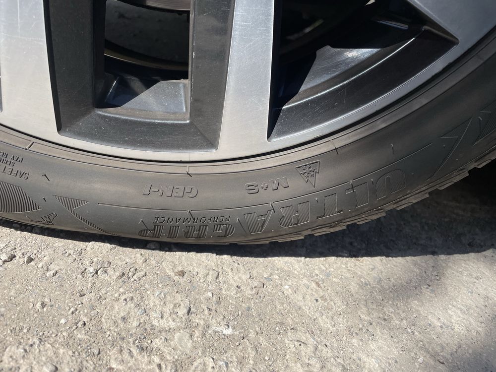 Goodyear ultragrip perfomance R17 215 55