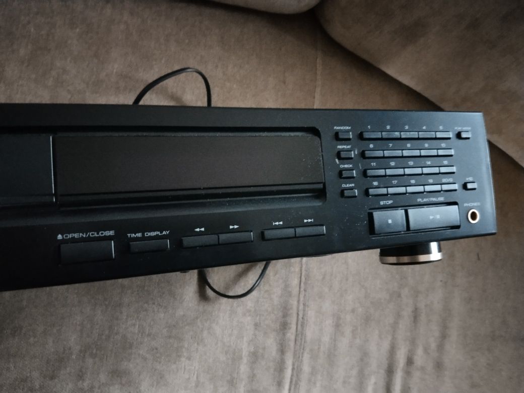 Odtwarzacz CD Kenwood DP-1036