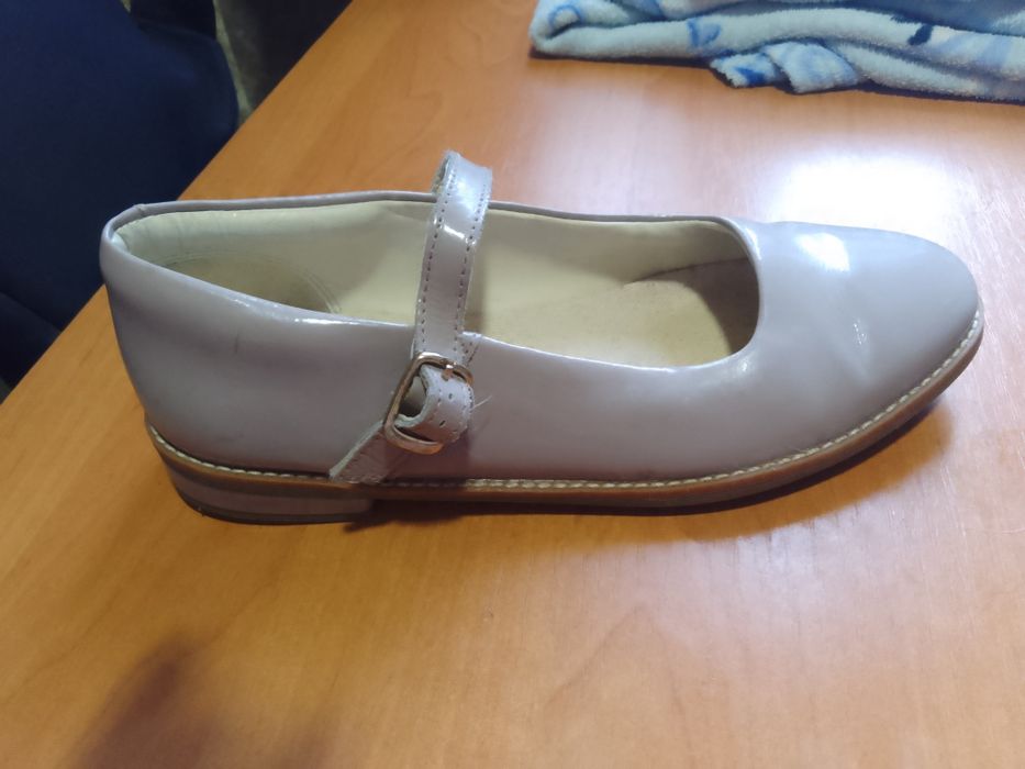 Туфельки лаковые на девочку