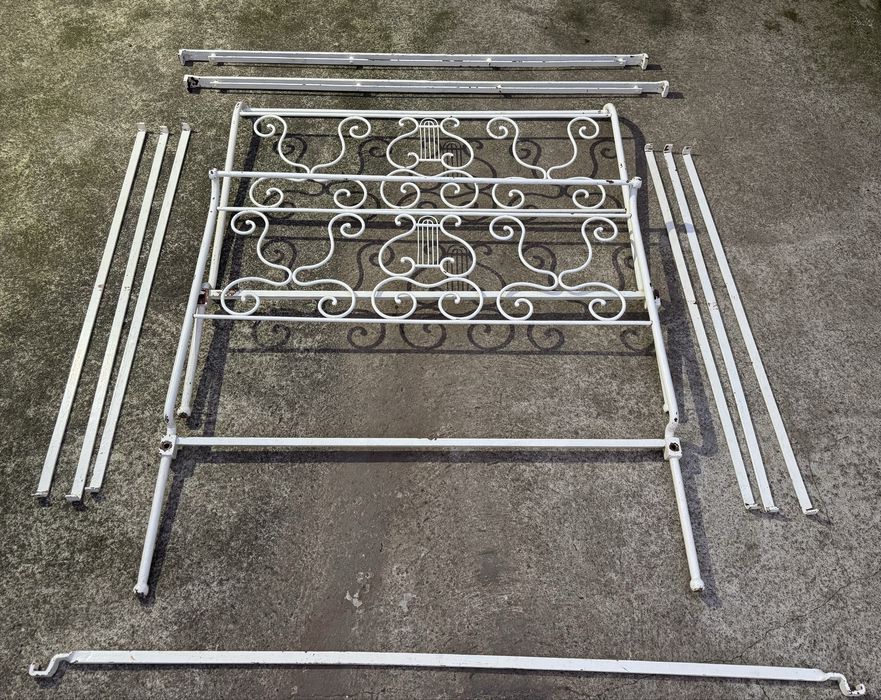 Cama de solteiro em ferro completa