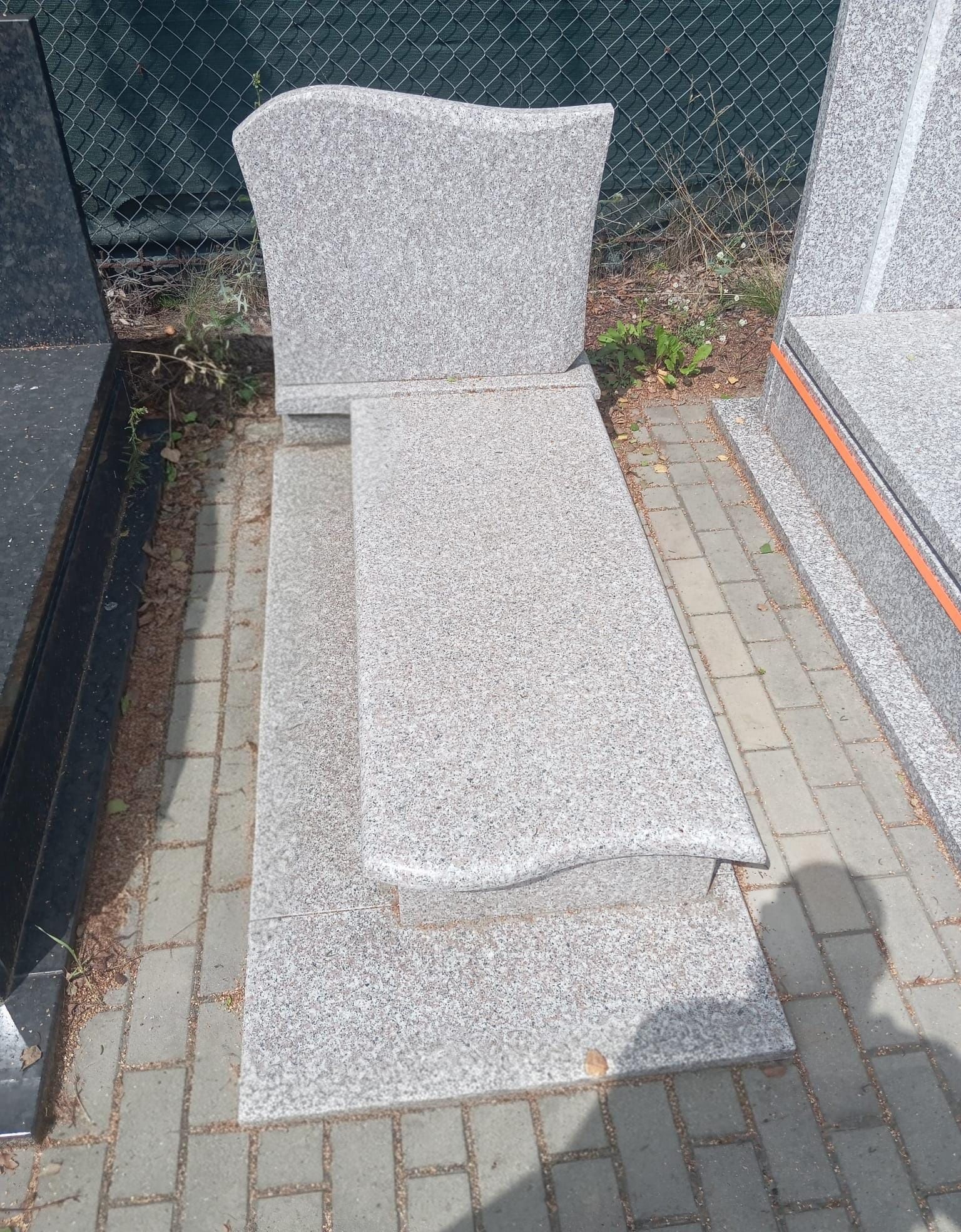 Nagrobki granitowe