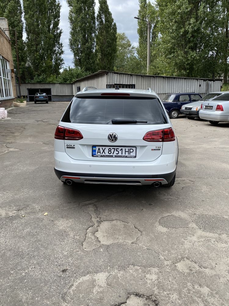 Продам Volkswagen Golf alltrack