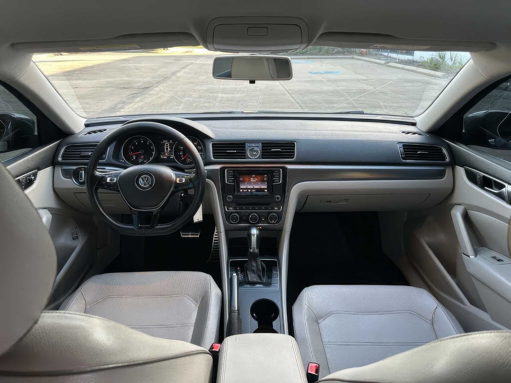 2016 Volkswagen Passat R-Line