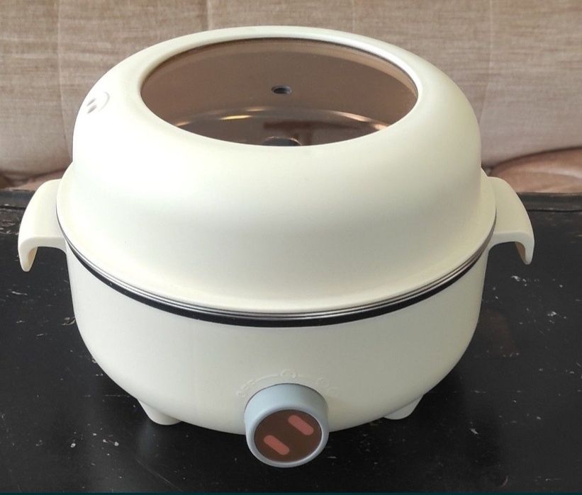 Garnek 2,5 l z 2 parowarami 21,5 cm