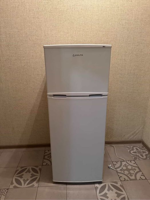 Холодильник DELFA, двокамерний, з верхньою морозильною камерою