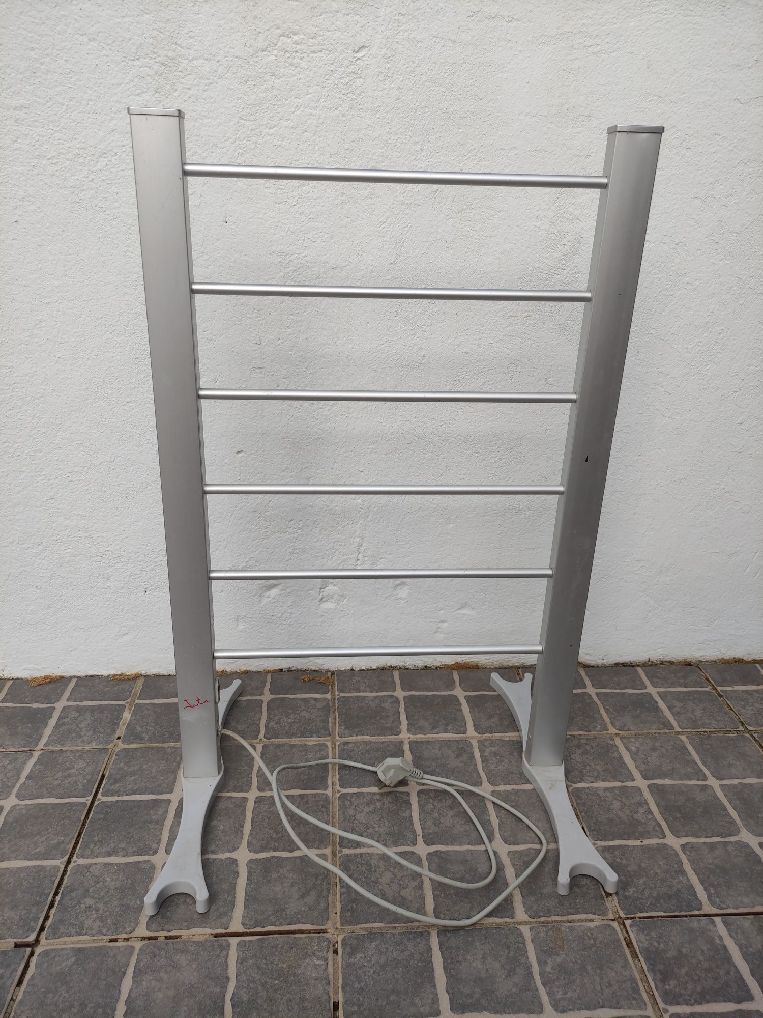 Secador de toalhas elétrico