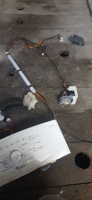 Запчастини пральної машини, електроніка , двигун.