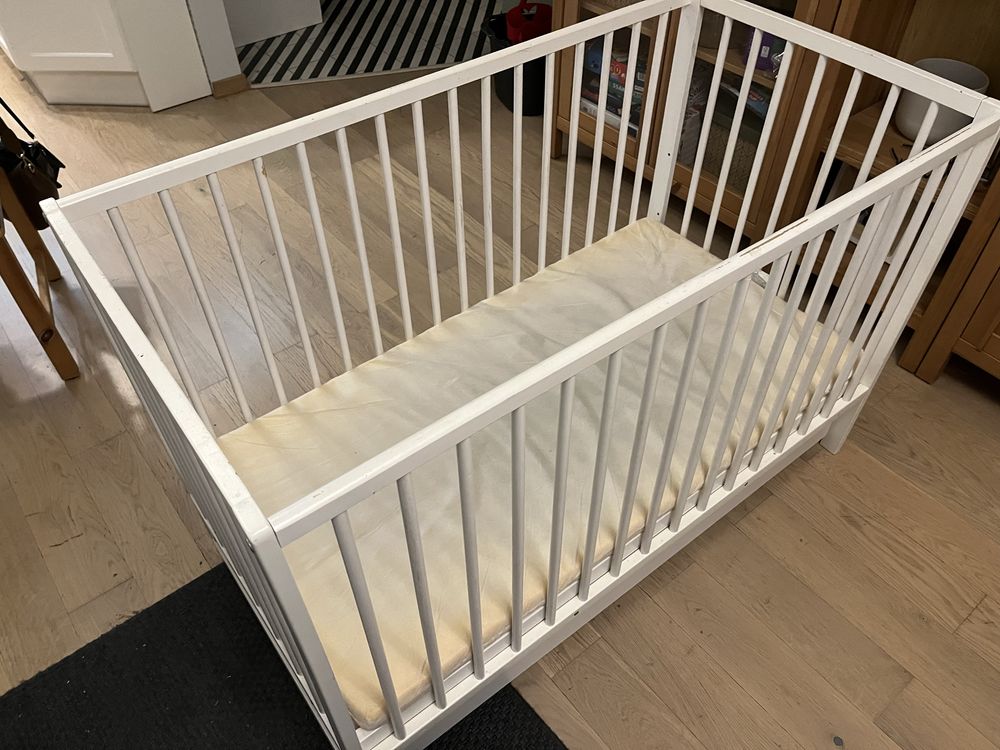 Łóżeczko dzieciece 120x60 + materac + ochraniacz na szczebelki