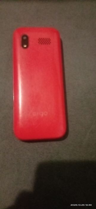 Телефон кнопочний  бу на двi sімки+ радио+блютуз+фонарик