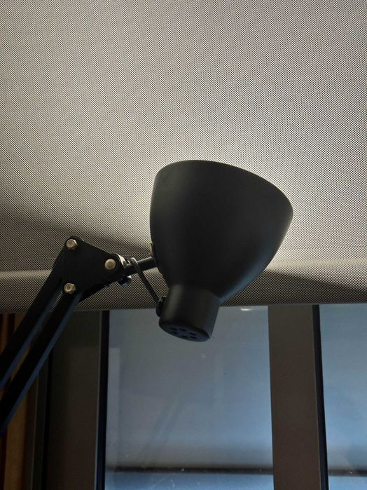 Candeeiro preto ajustável