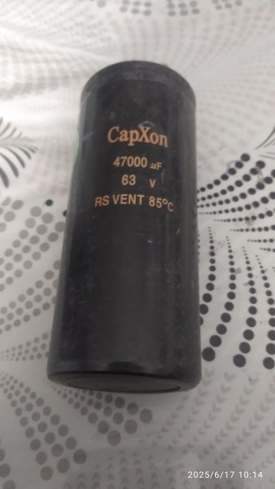 Конденсатор 47000 мкФ . 63V
