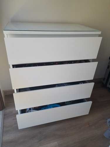 Cómoda de 4 gavetas com tampo de vidro em PERFEITO estado