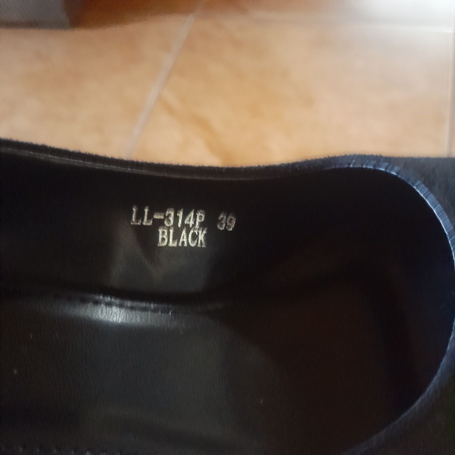 Buty damskie 39 na słupku