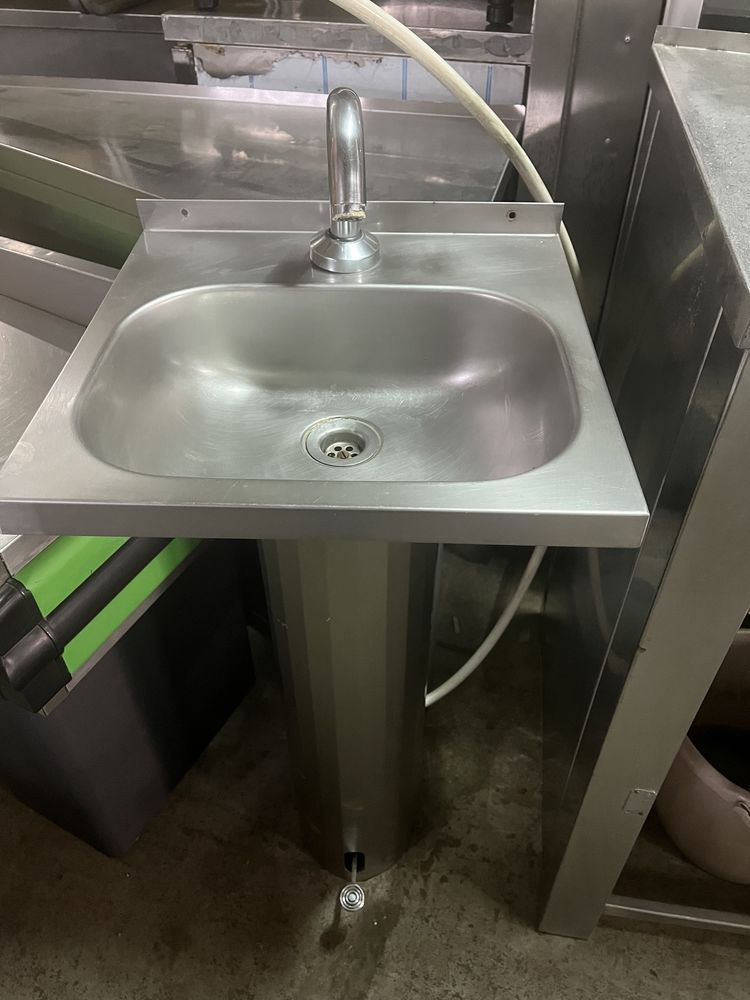 Pio Lava mãos em inox 40xm x 40cm com pedal