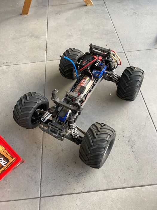 Jipe telecomandado traxxas