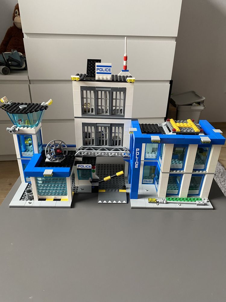 Lego City 60047.