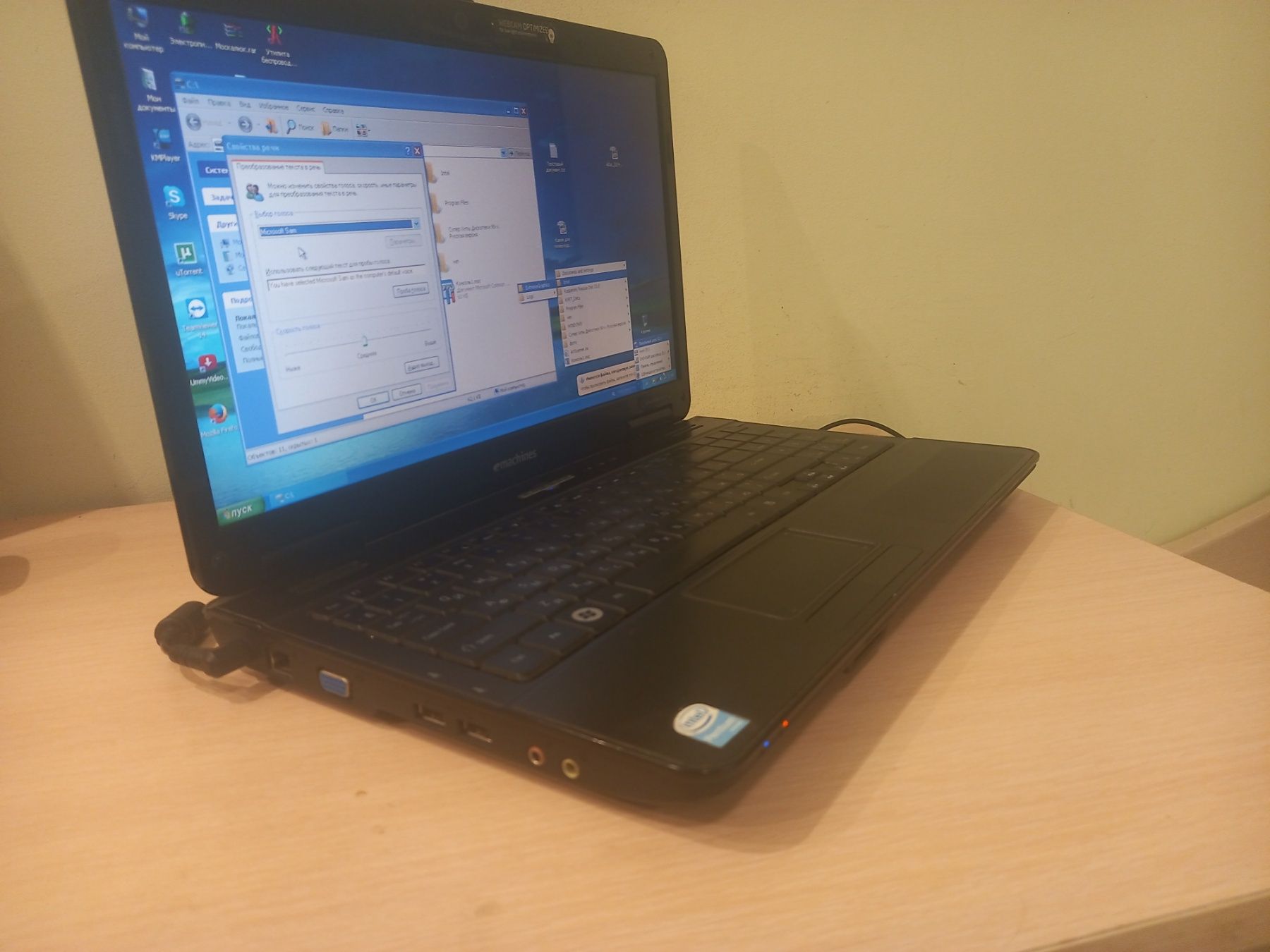 Ноутбук eMachines E725