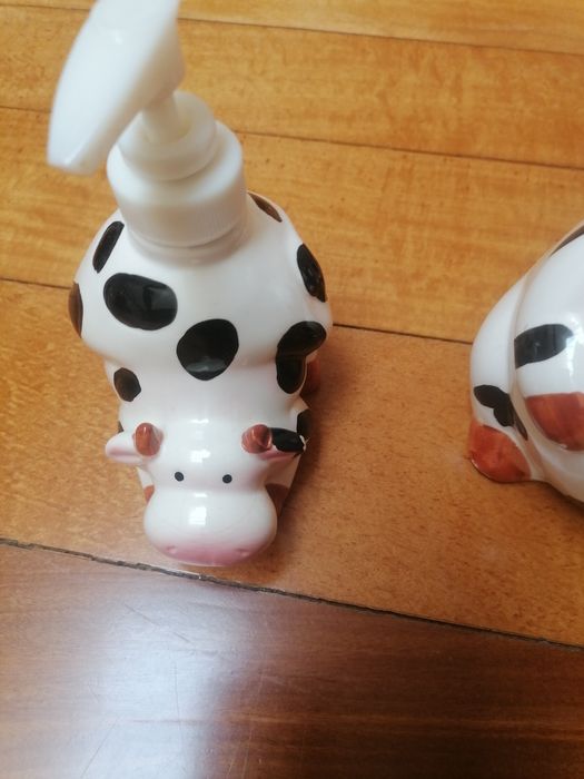 Conjunto WC (saboneteira + suporte para vassoura) em louça