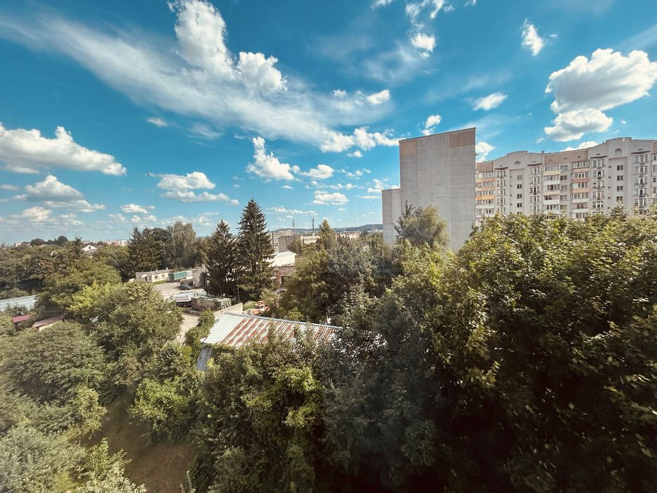 Від власника. 2 кім 61м 6п вул.Очеретяна. 75 тисяч.