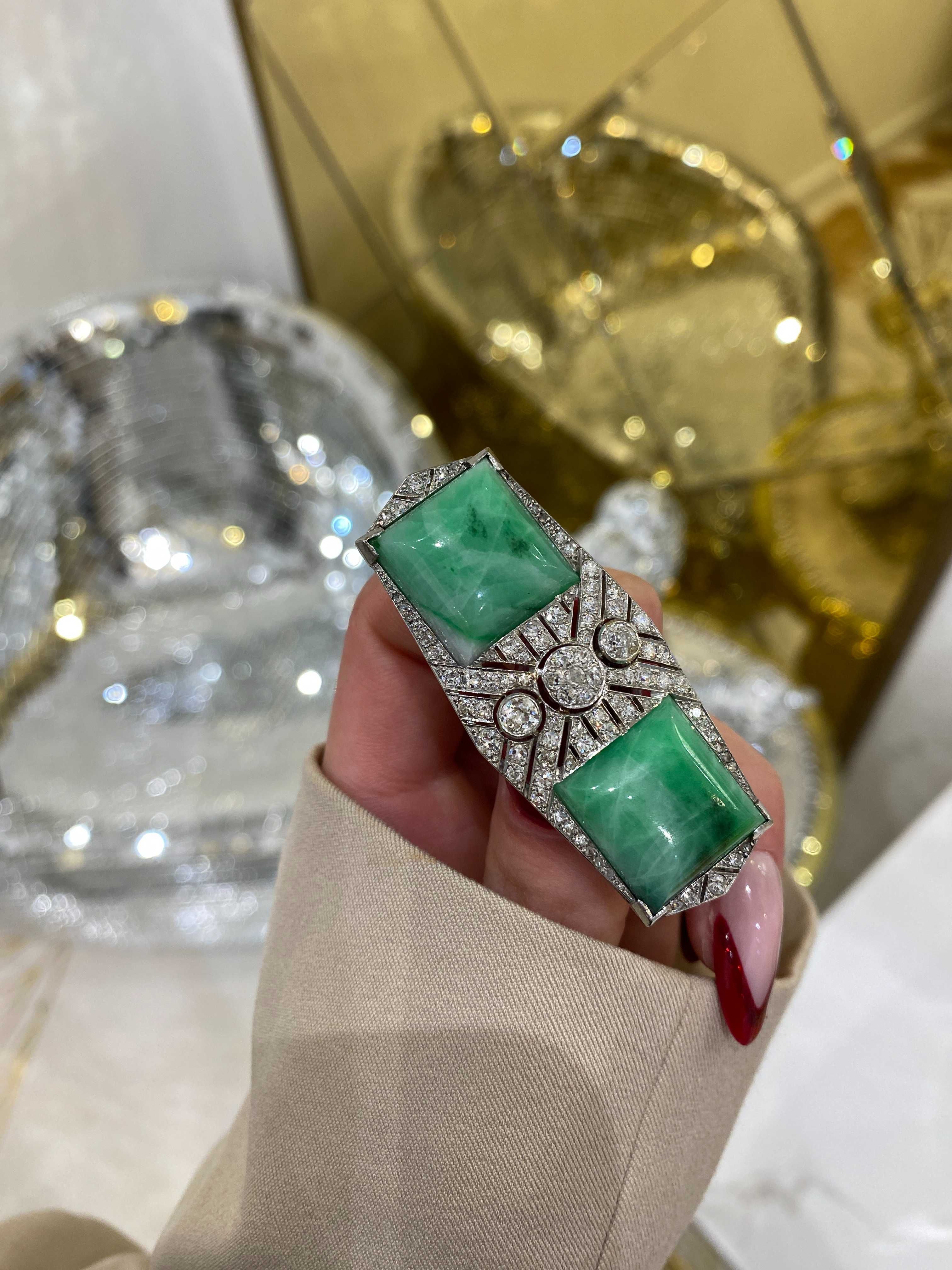 Stara broszka Art Deco z diamentami 2.50ct oraz z jadeitami platyna