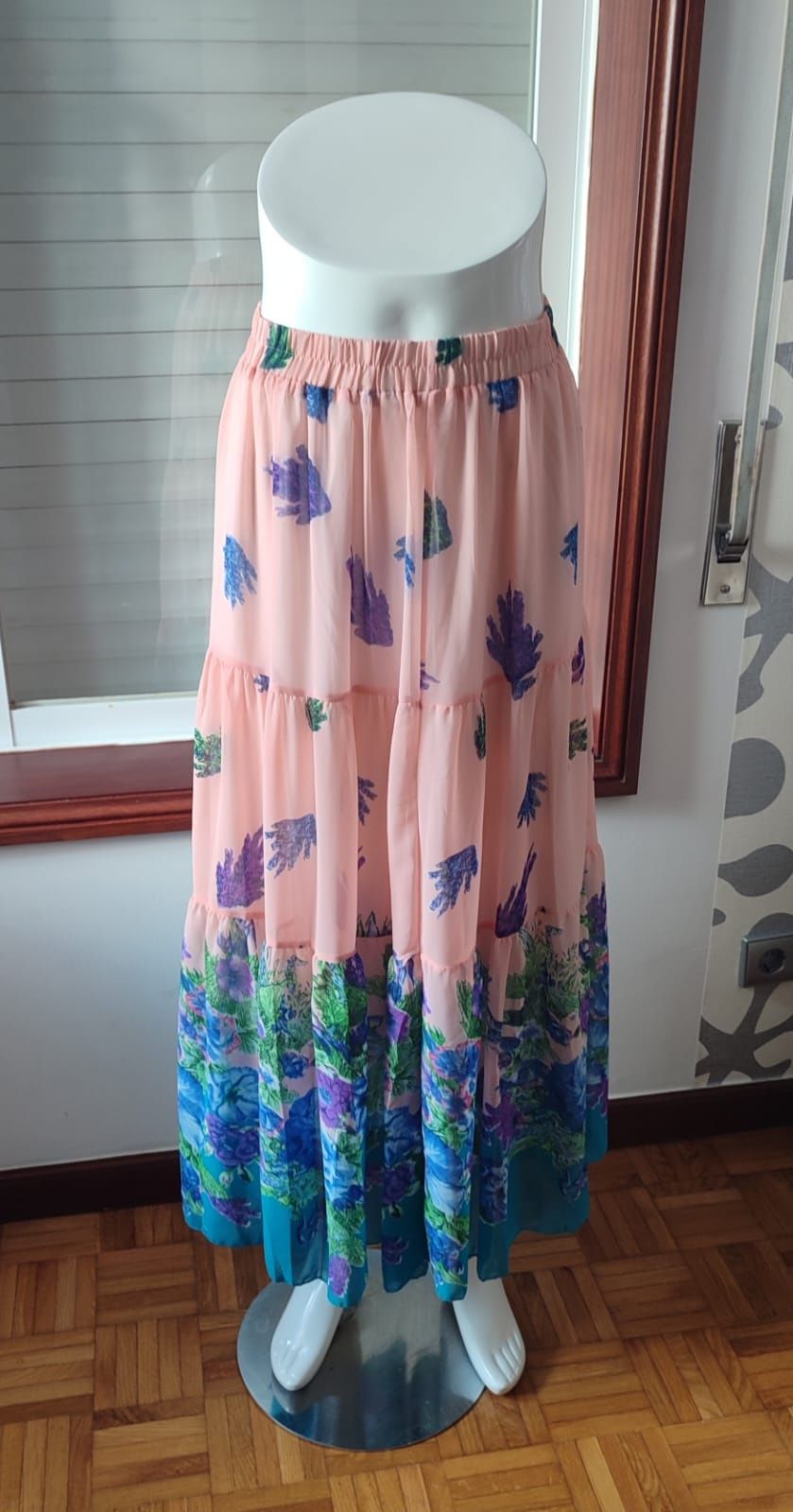 Saía Menglu, azul, rosa e castanho - Nova

- Tamanho único 

Os portes