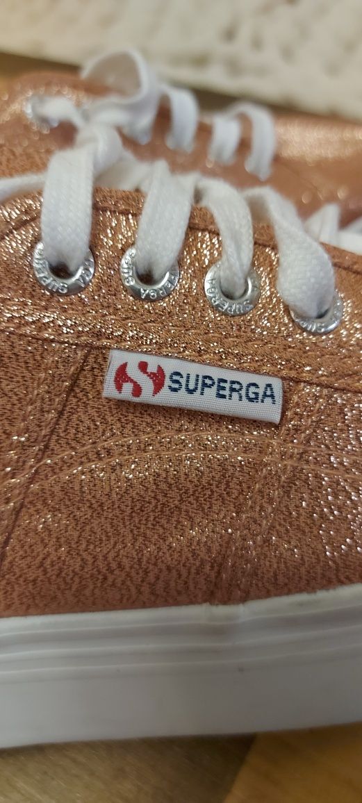 Шикарные кеды  Superga  оригинал р.40(26см)