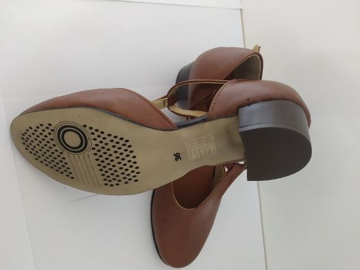 Obuwie ludowe Spotykanki Charakterki brąz obcas 4 cm pod wymiar