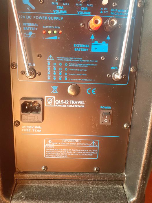 Coluna Recarregável c/2 Microfones Sem Fio Oqan QLS-12 Travel