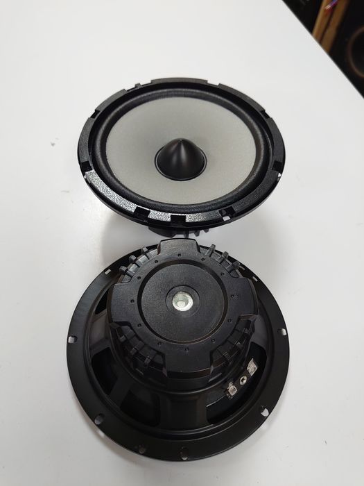 Мидбас автомобильный 16,см. SQ за доступный бюджет.