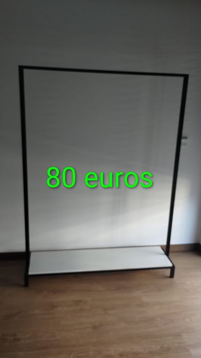 Guarda roupa e sapatos