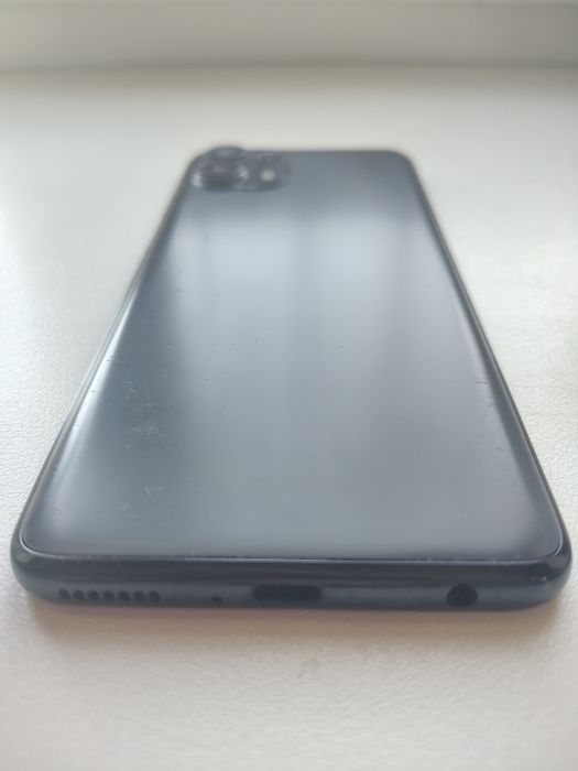 Продам телефон Motorola edge 20 lite