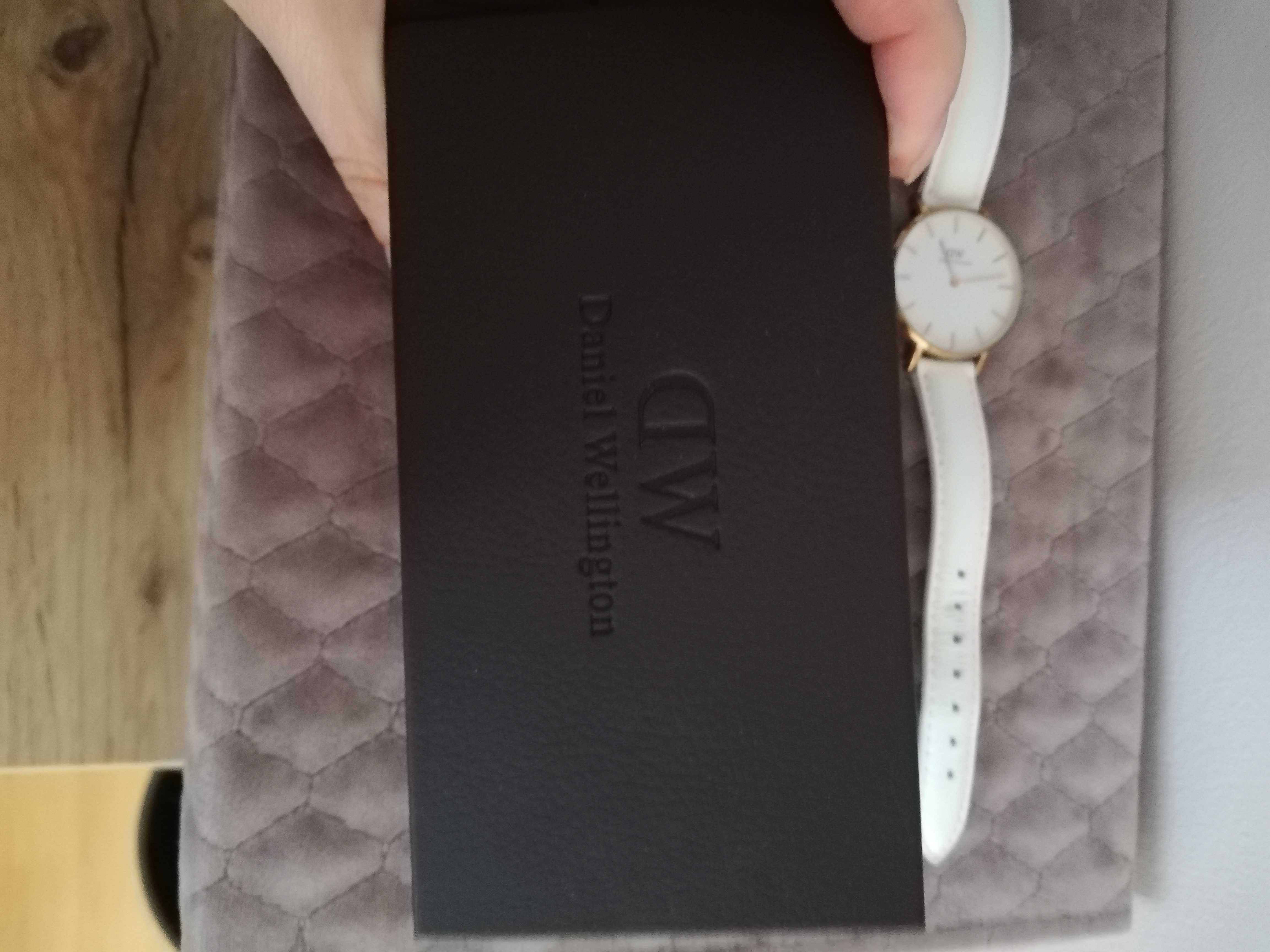 Zegarek Daniel Wellington bialy pasek