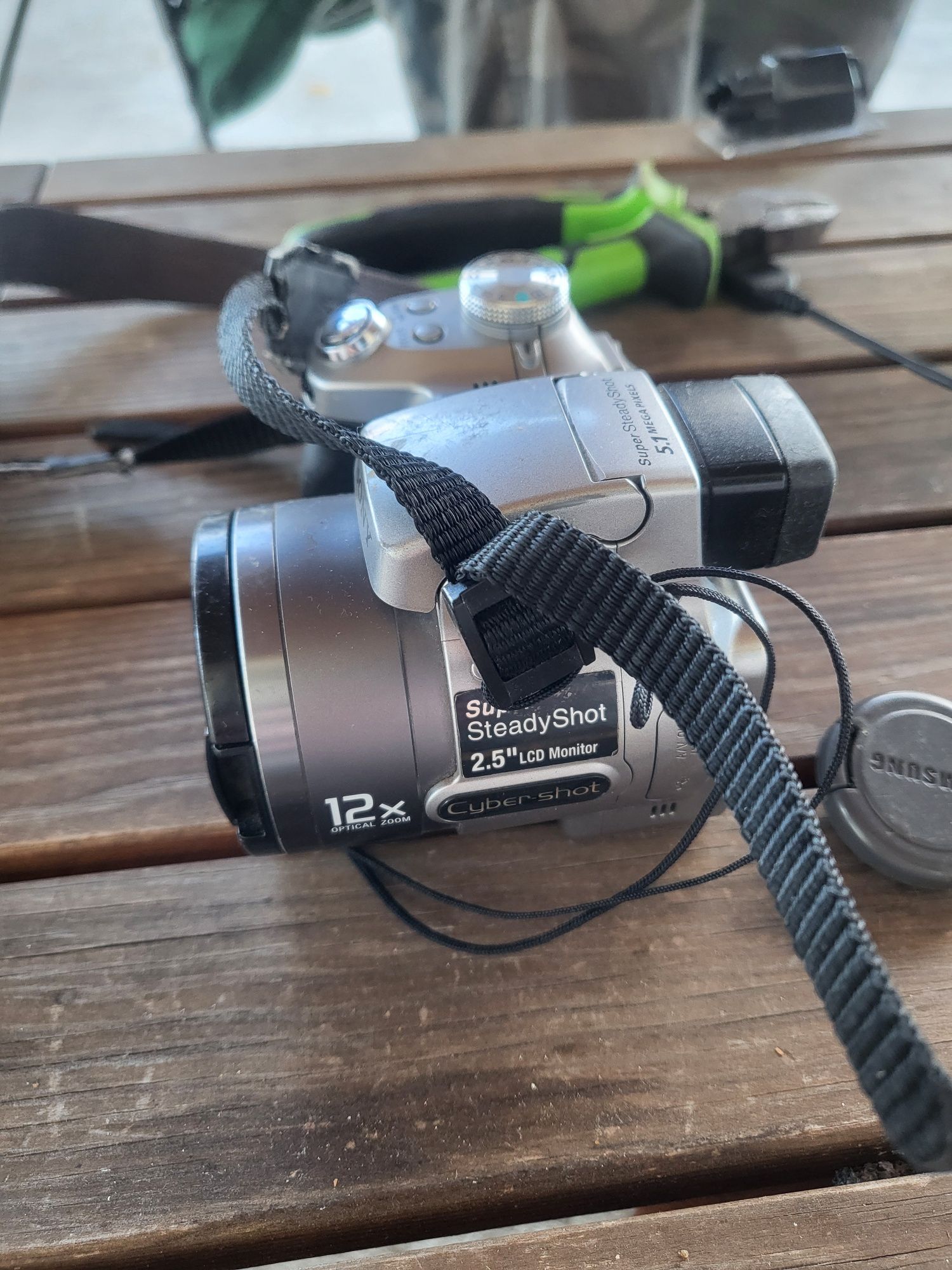 Aparat Sony Super Steady Shot 2,5 LCD monitor  Cyber shot
